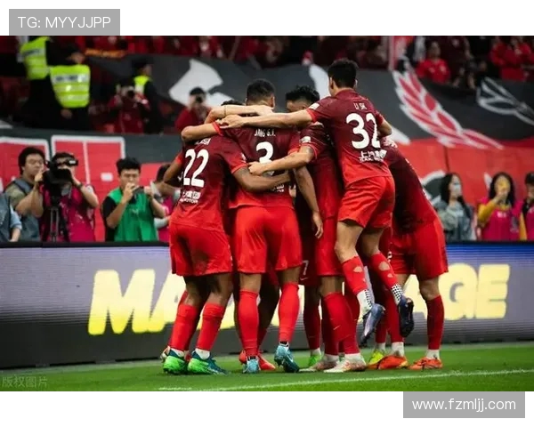 上海海港迎战上海申花激战在即 两队拼劲力争胜利 上海海港迎战上海申花激战在即 两队拼劲力争胜利